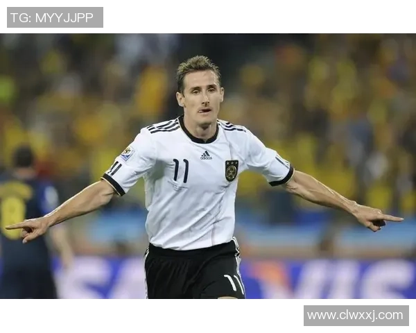 东亚足球十大传奇球星风采展示与成就回顾 东亚足球十大传奇球星风采展示与成就回顾